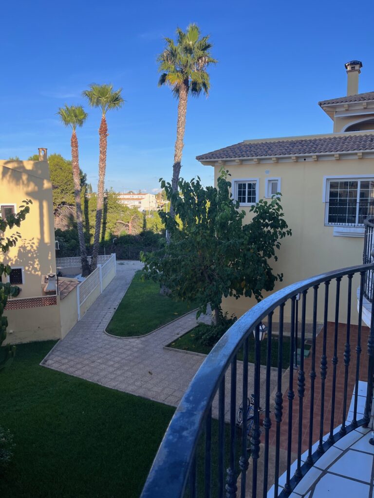 Bright apartment near the beach