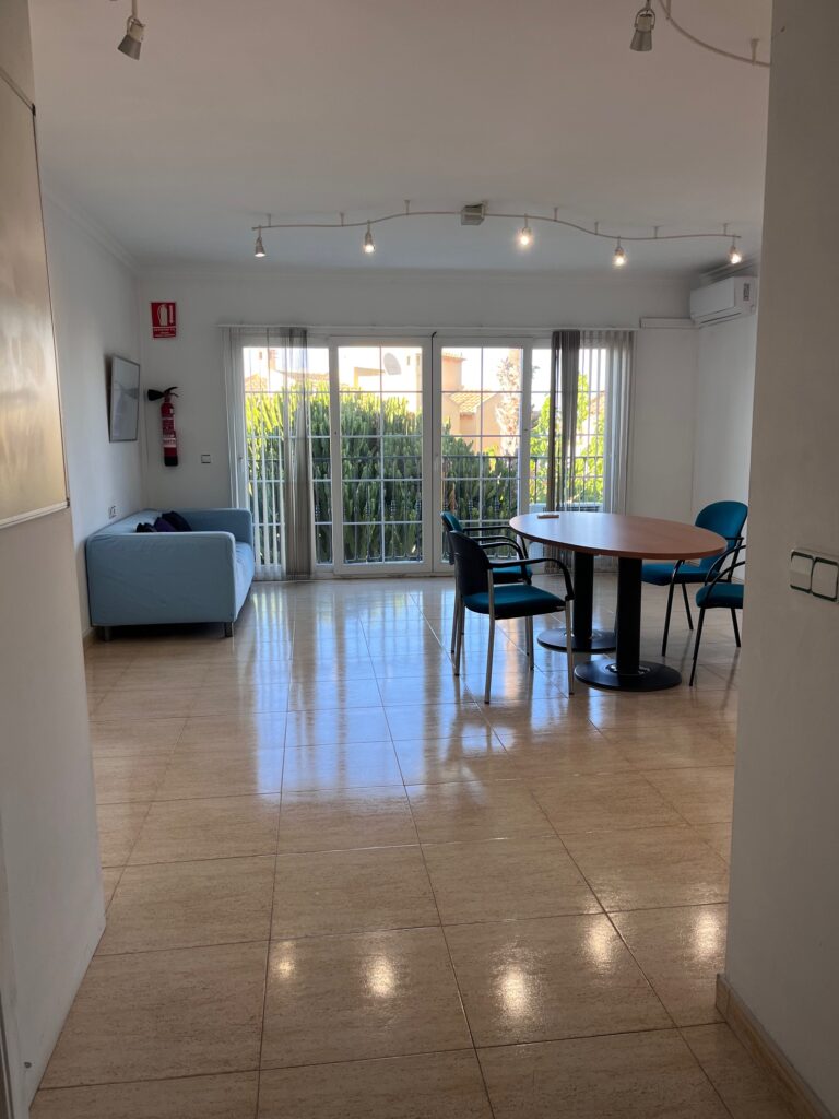 Bright apartment near the beach